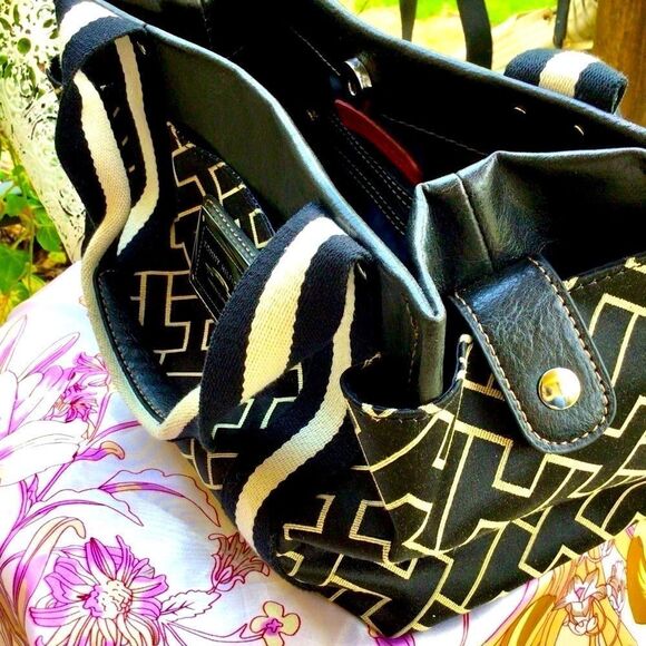 TOMMY HILFIGER AMERICAN CLASSIC SMALL SATCHEL - Picture 3 of 13